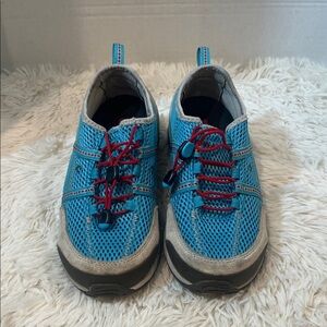 OluKai Kia’i trainer, hiker style shoe, women’s size 7.